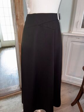 Flattering Anthropologie Exquise Black A-Line Women's Skirt gold hardware.
